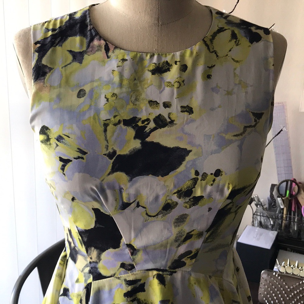 DRESS🌼💛 - Picture 3 of 8